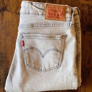 Levi’s light wash